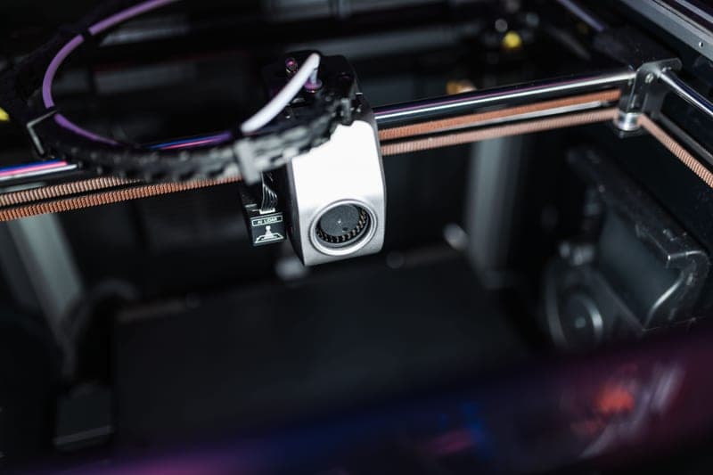 A single filament spool in a compact drying box